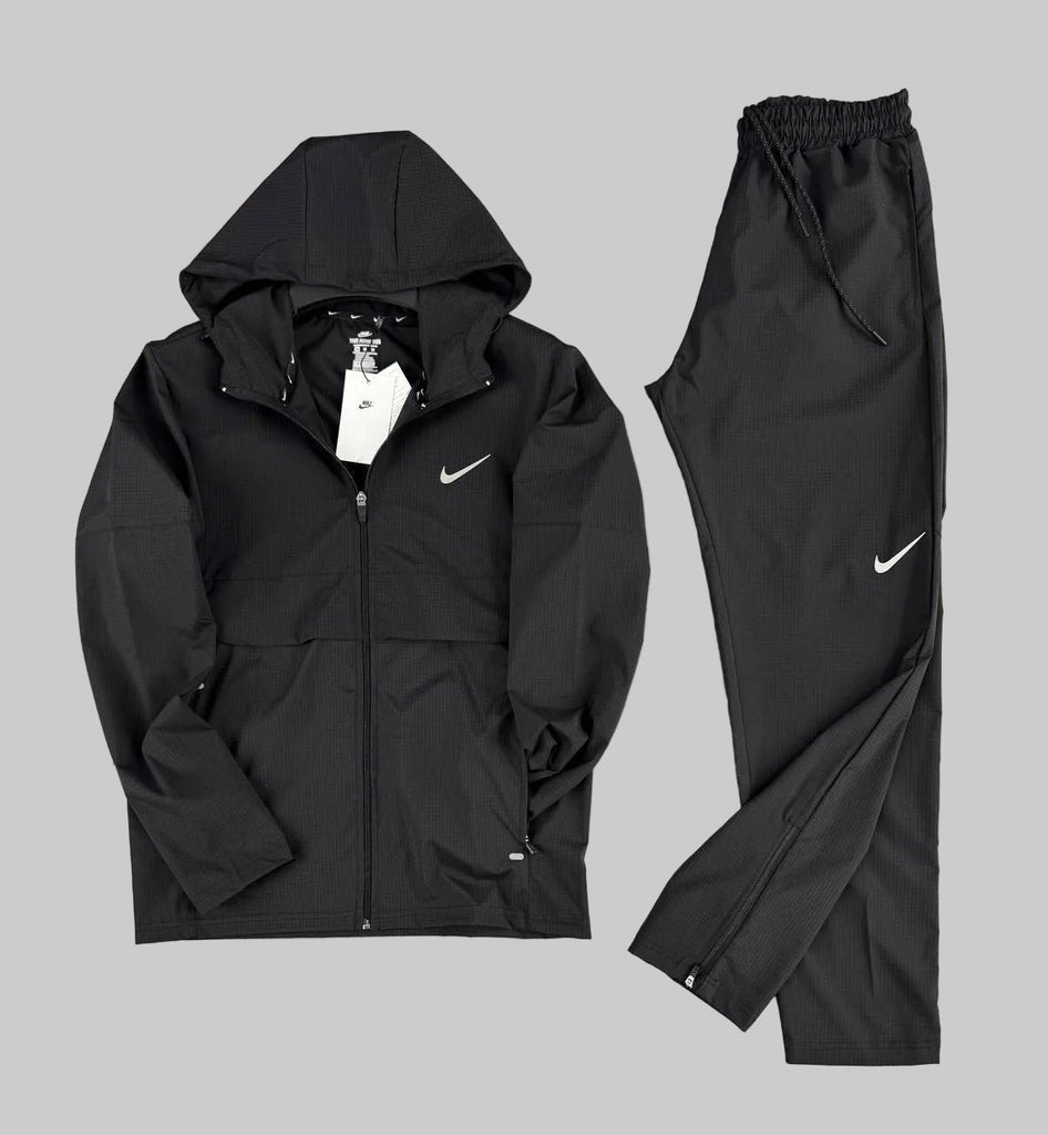 Férfi Nike melegítő szett, fekete – vízlepergető anyag