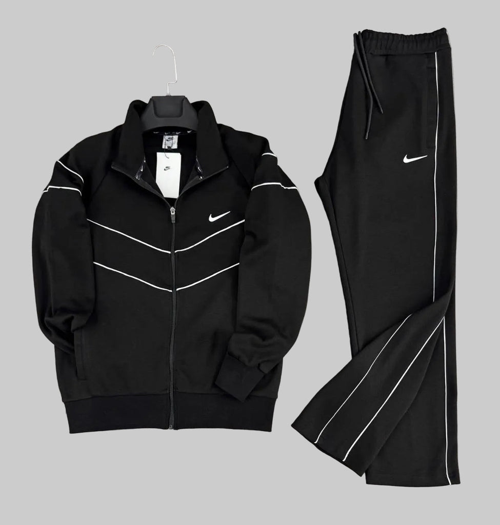 Férfi Nike melegítő szett, fekete két fehér csíkkal