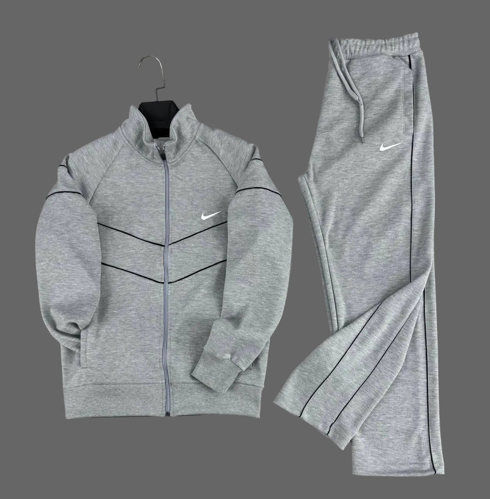 Férfi Nike melegítő szett, szürke két fekete csíkkal