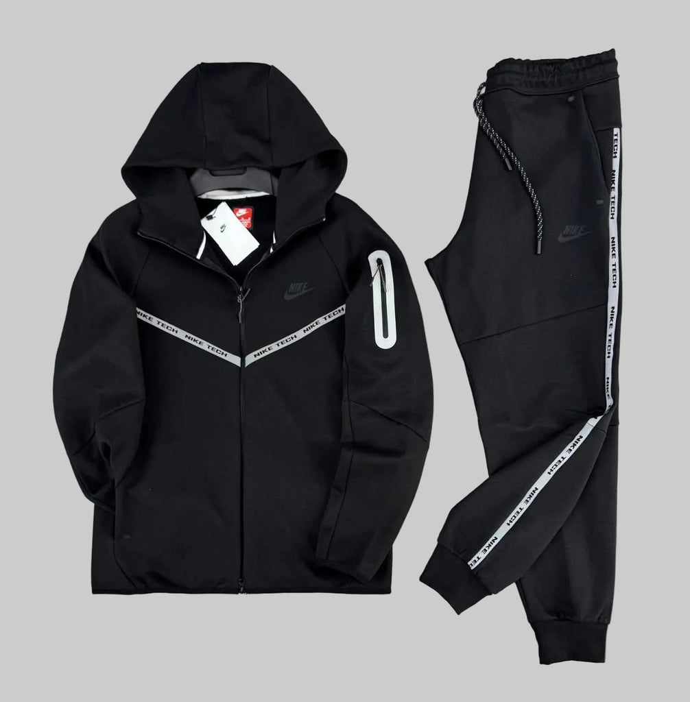 Nike Tech Fleece férfi melegítő, fekete, fényvisszaverő csíkokkal és ujjzsebbel
