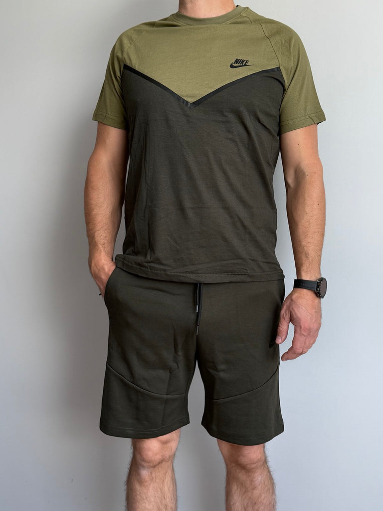 Férfi Nike Tech Fleece szett, póló és rövidnadrág, világos és sötét olívazöld színben. Prémium minőség.