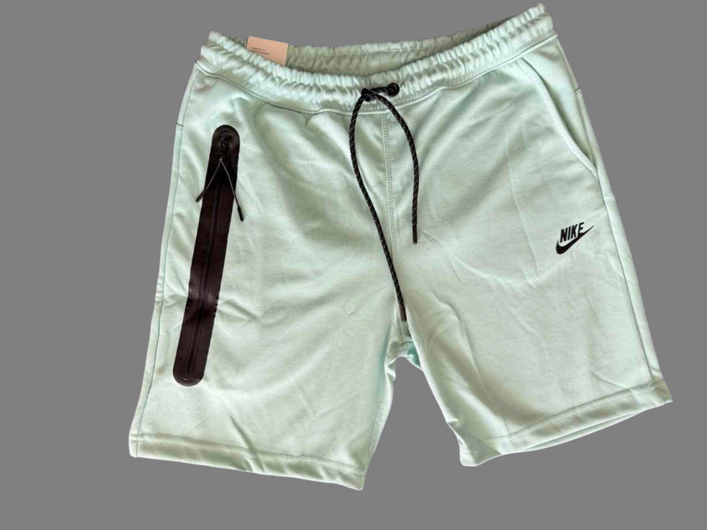 Nike Tech Fleece férfi rövidnadrág, türkizkék színben.