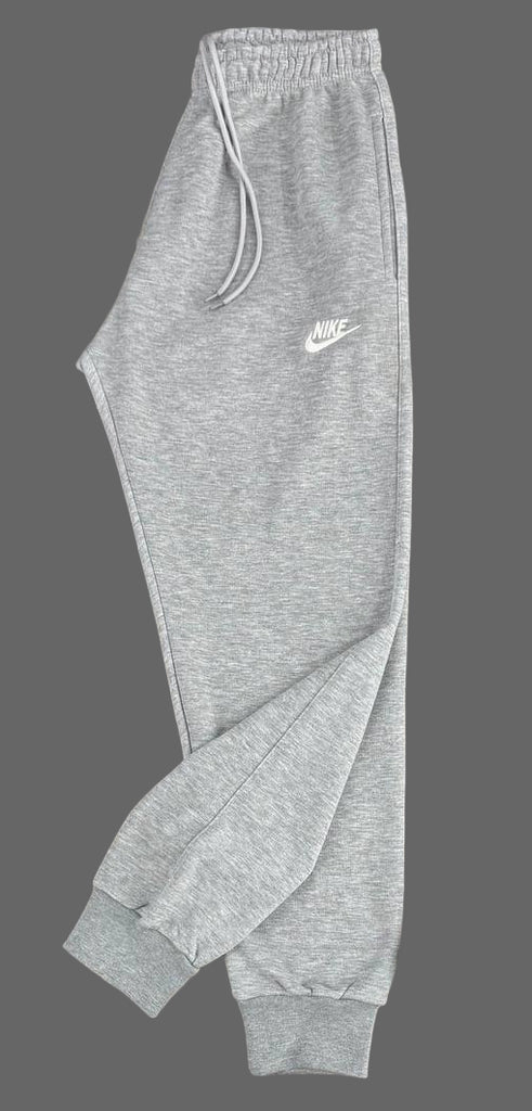 Nike férfi melegítőnadrág, klasszikus szürke, fehér emblémával