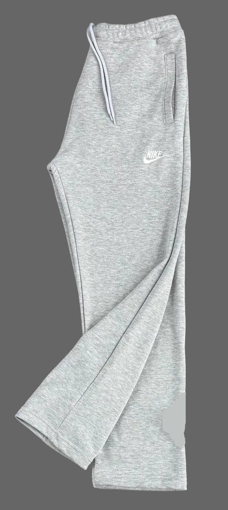 Nike férfi melegítőnadrág, klasszikus szürke fehér logóval, egyenes szabás