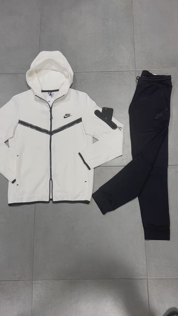 Nike Tech Fleece férfi tréningruha, fehér és fekete. Prémium minőség